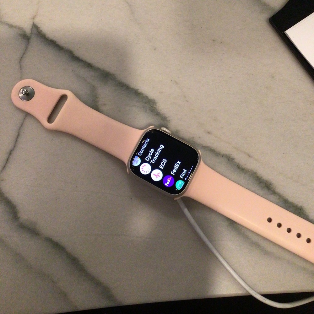 Apple Watch series 8 w/charger